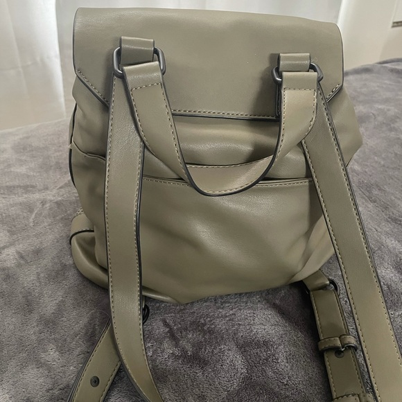 Green Draw String Leather backpack - Picture 3 of 10